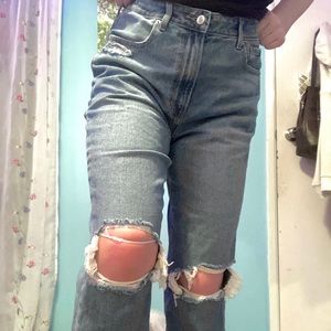 AE Ripped Mom Jeans (Size 8)